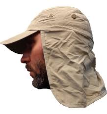 GORRA CON NUQUERA