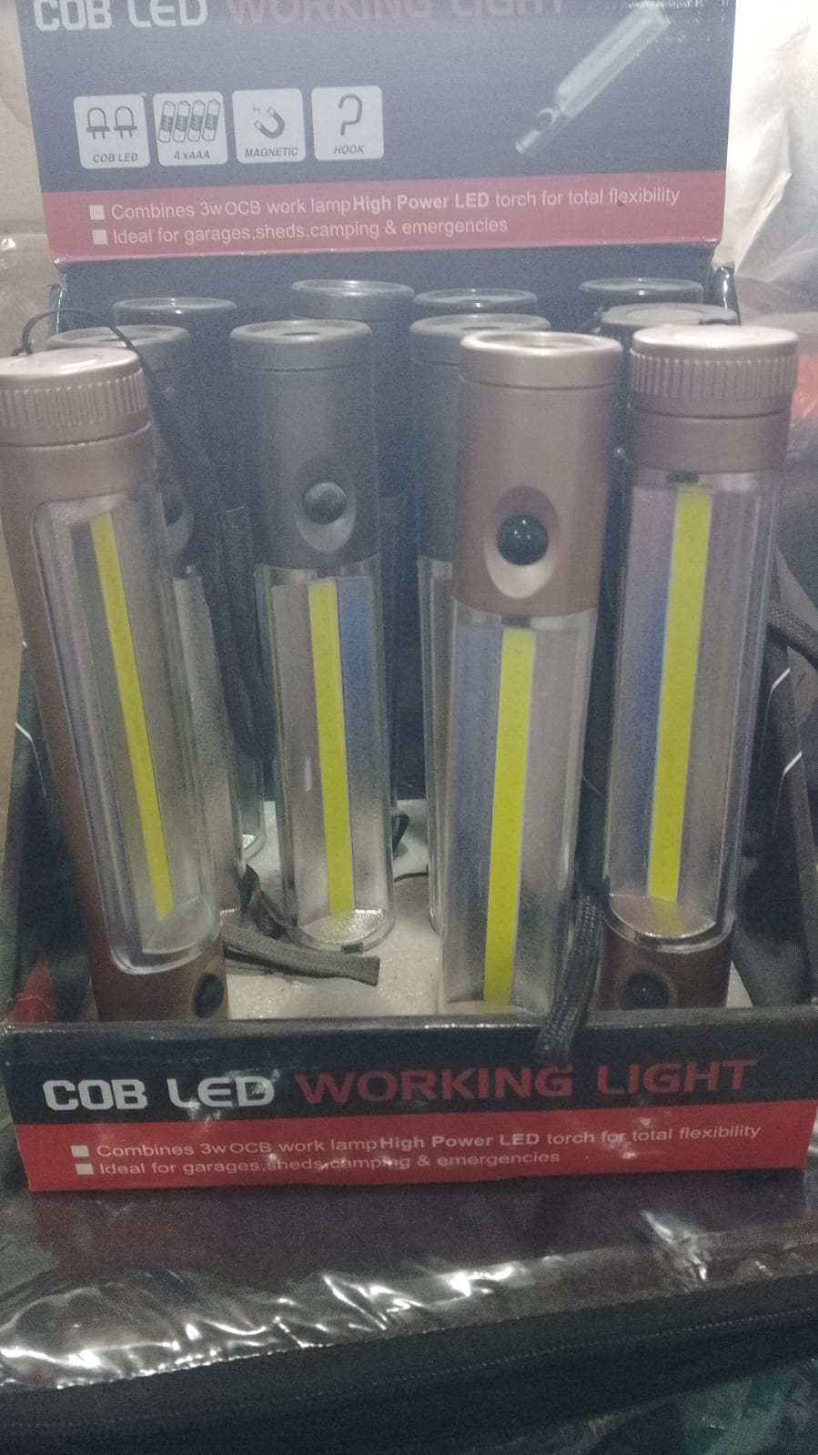 LINTERNA LED 2 EN 1 CON IMAN YW-3825