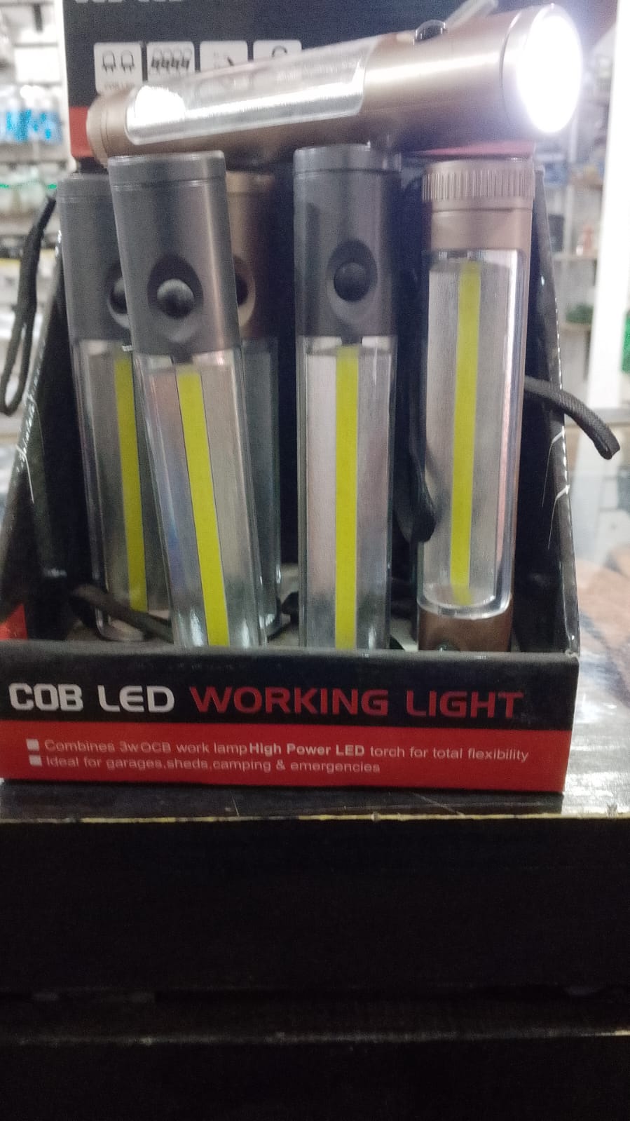 LINTERNA LED 2 EN 1 CON IMAN YW-3825